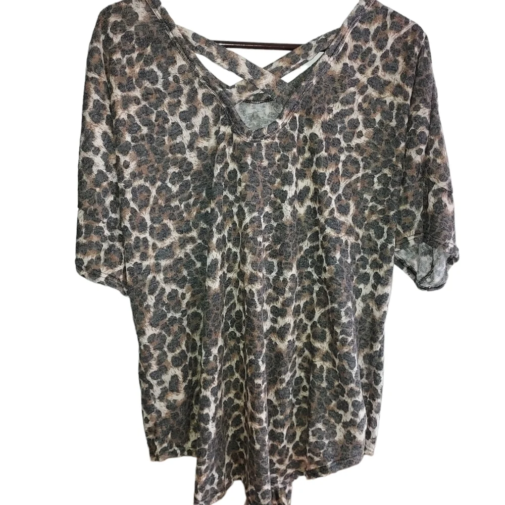 Sweet lovely by Jen leopard print top - Picture 2 of 4